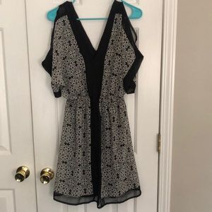 Black&white patterned cold shoulder dress Sz-S